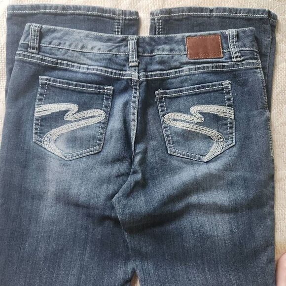 69  Maurices boot cut jeans - Picture 4 of 8